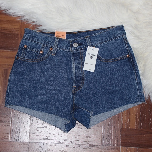 NWT Levi's 501 Raw Hem Denim Shorts - Picture 3 of 7